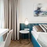 Mennica Deluxe Centre By Renters Prestige