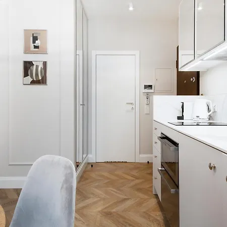 Mennica Deluxe Centre By Renters Prestige מלון דירות 4*