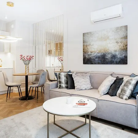 Mennica Deluxe Centre By Renters Prestige Warsaw