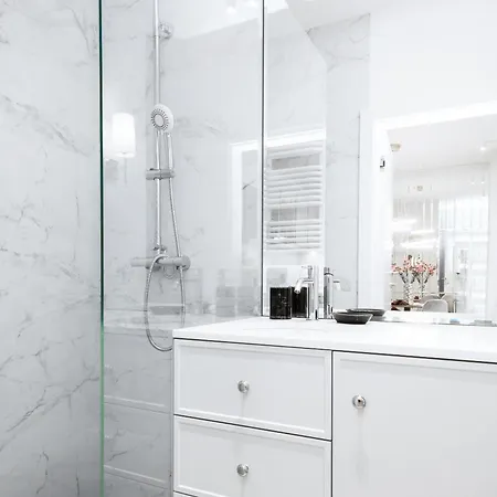 Mennica Deluxe Centre By Renters Prestige מלון דירות ורשה