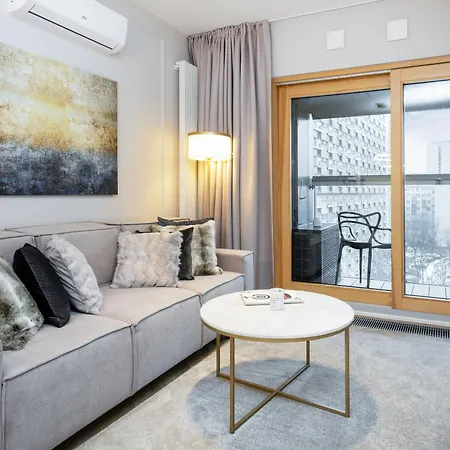 Mennica Deluxe Centre By Renters Prestige 4* Varşova